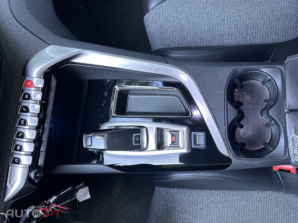 Peugeot 3008 1.2 PureTech Allure EAT8