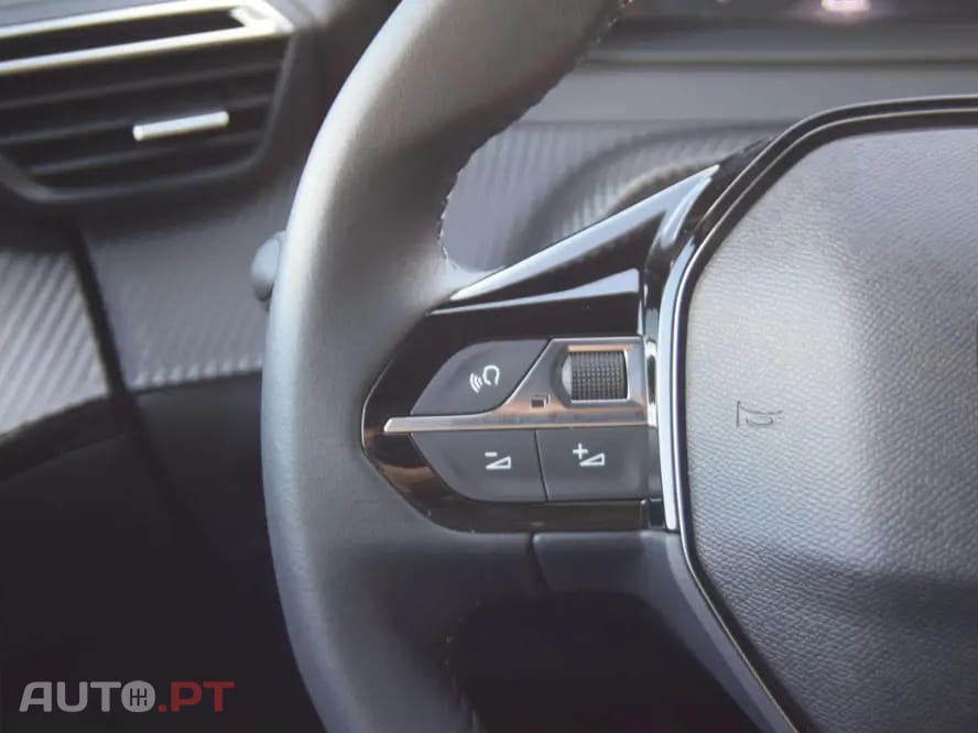 Peugeot 2008 1.2 Hybrid Allure e-DCS6