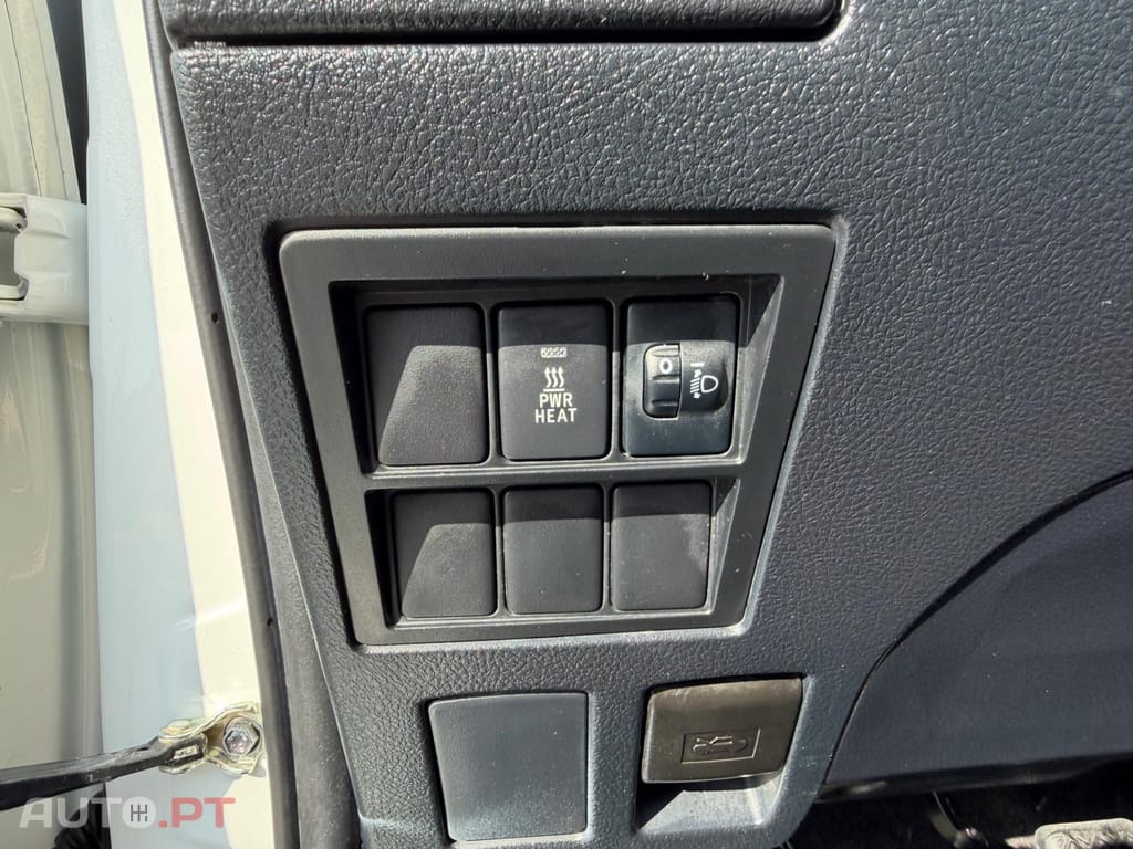 Toyota Hilux 2.4 D-4D 4WD CD CH