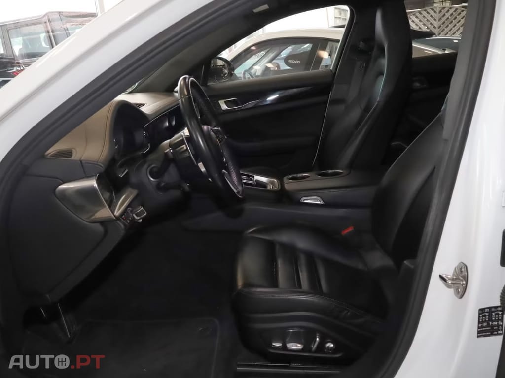 Porsche Panamera 4 E-Hybrid