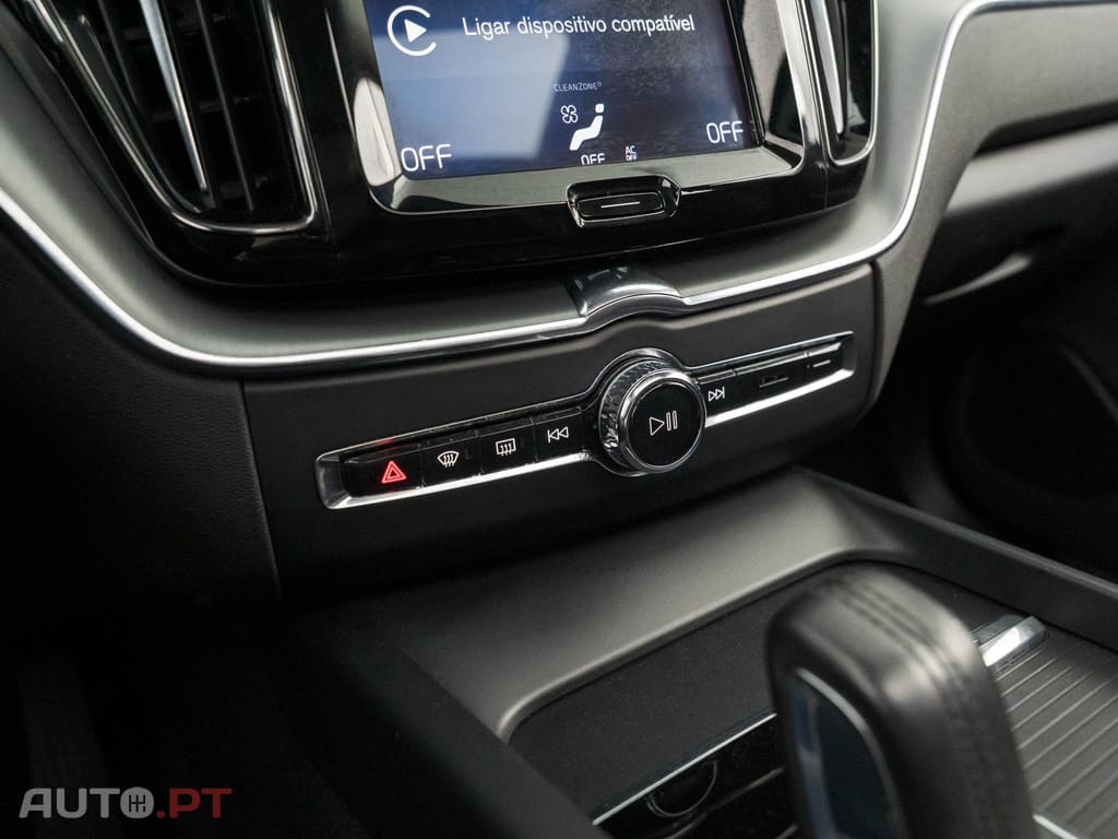 Volvo XC60 2.0 T8 PHEV Momentum Plus AWD