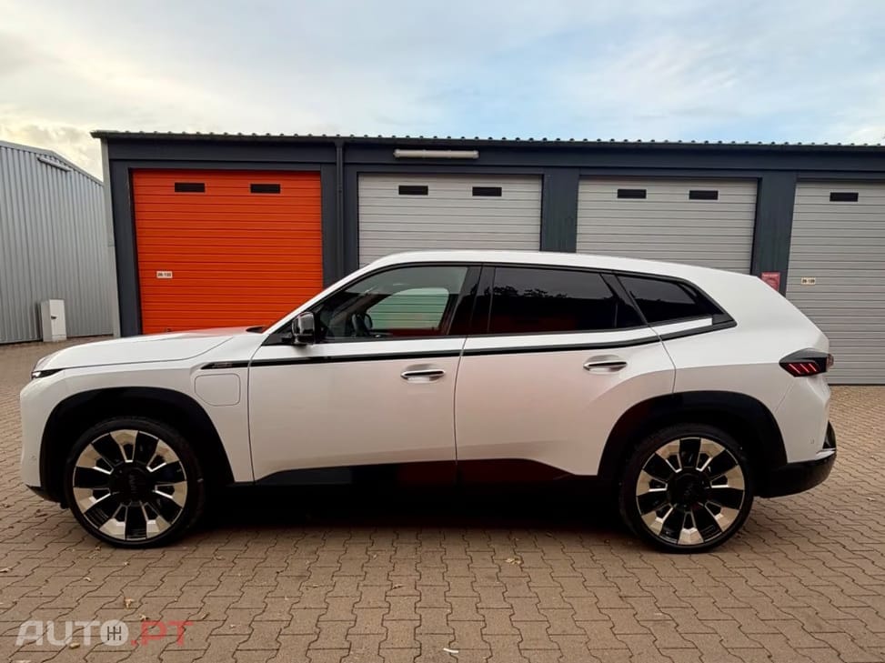 BMW XM BASE