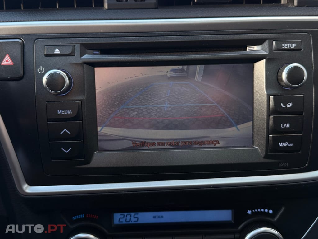 Toyota Auris Outro