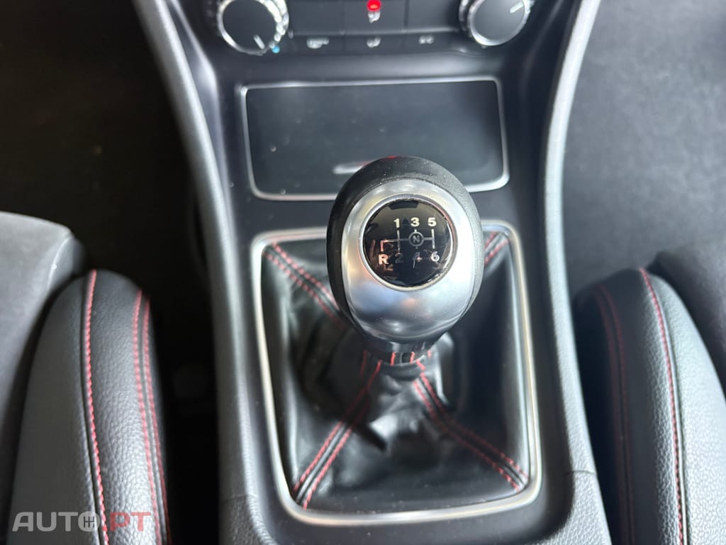 Mercedes-Benz A 180 d AMG Line