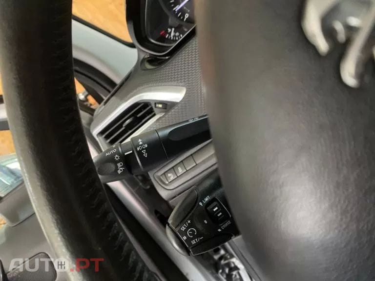 Peugeot 208 1.2 VTi SE Style