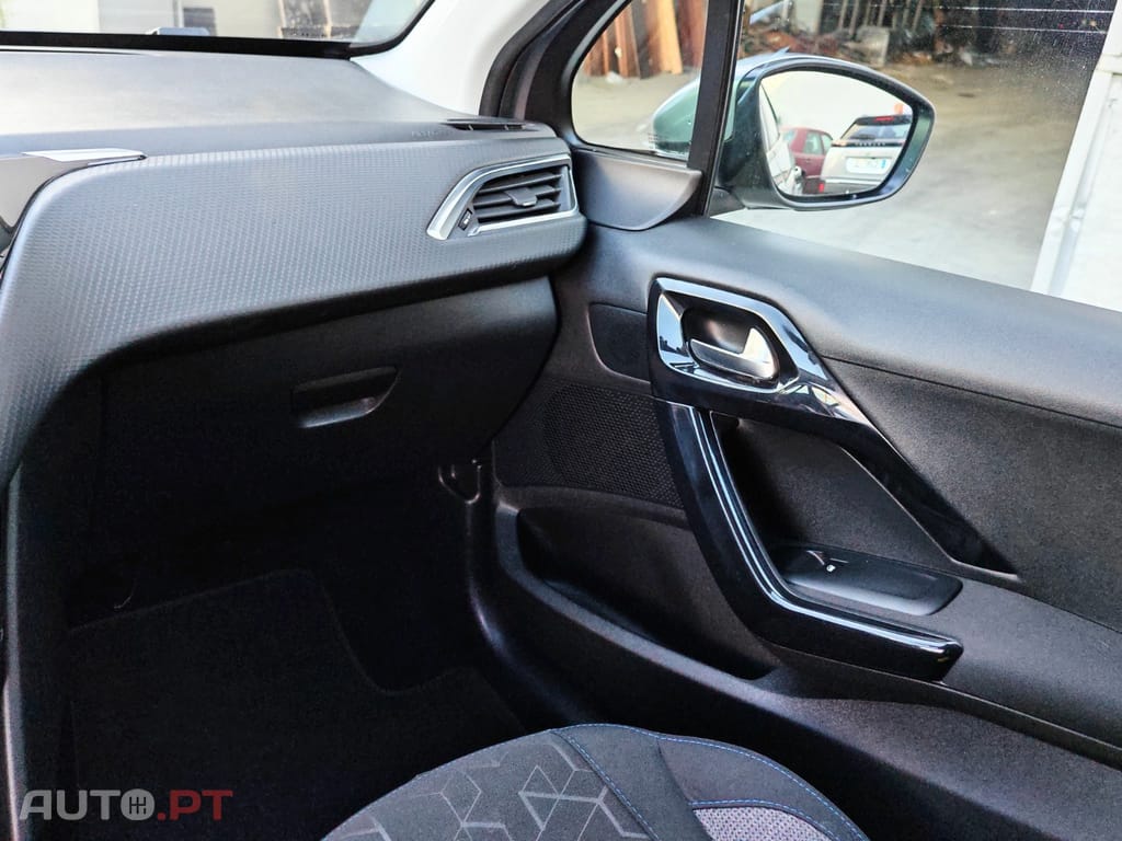 Peugeot 2008 1.2 PureTech Style