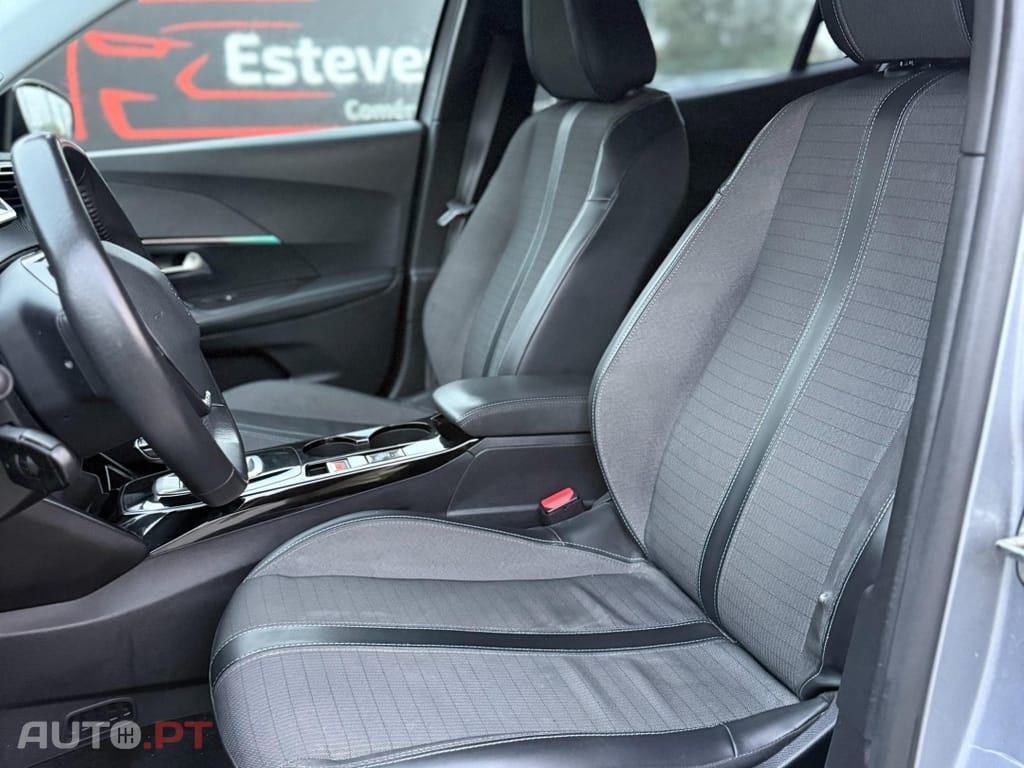 Peugeot E-2008 50 kWh Style