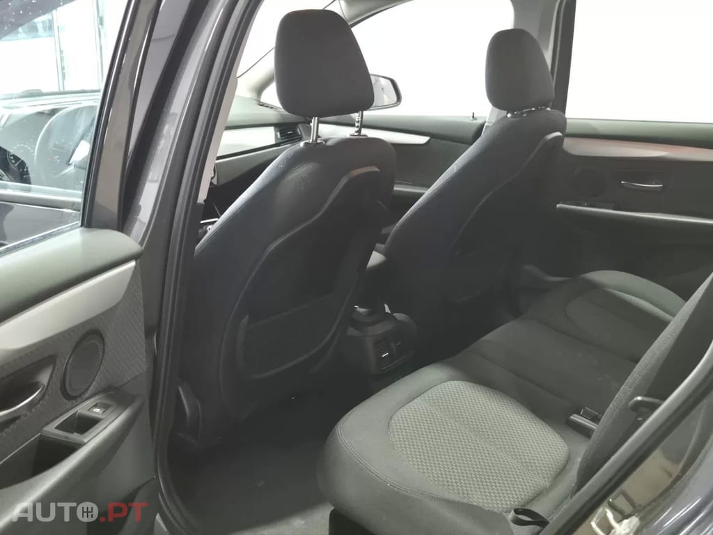 BMW 216 d Advantage Auto — fotografia 24