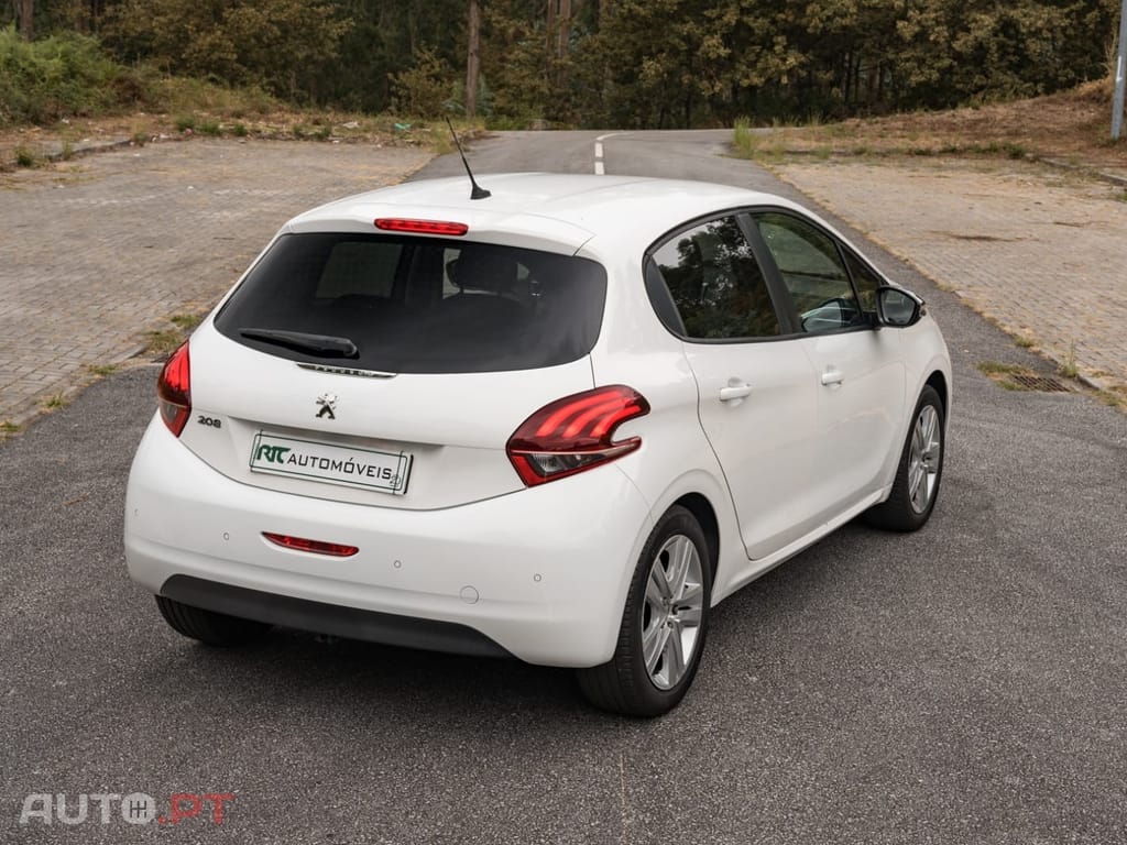 Peugeot 208 1.2 PureTech Signature