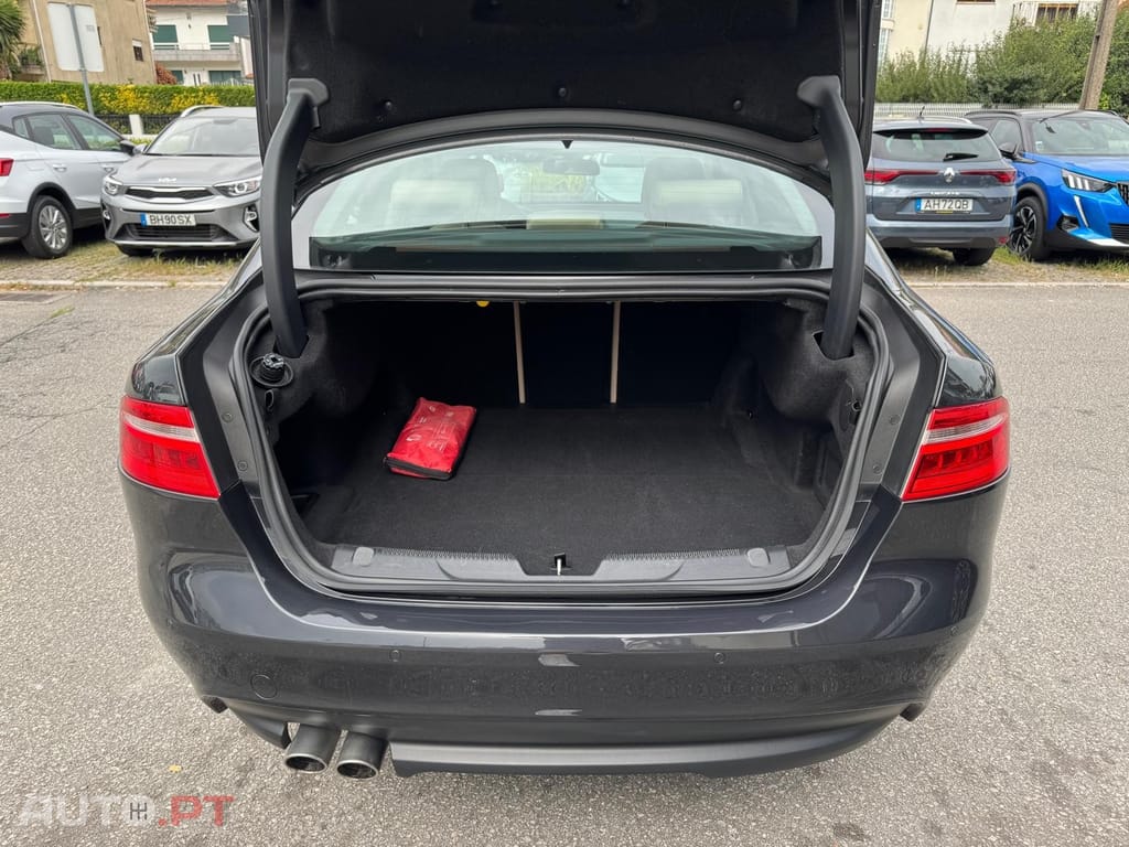 Jaguar XE 2.0 D R-Sport Aut.