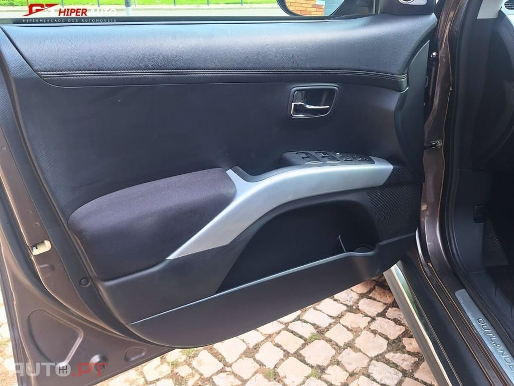 Mitsubishi Outlander 2.2 DI-D Instyle