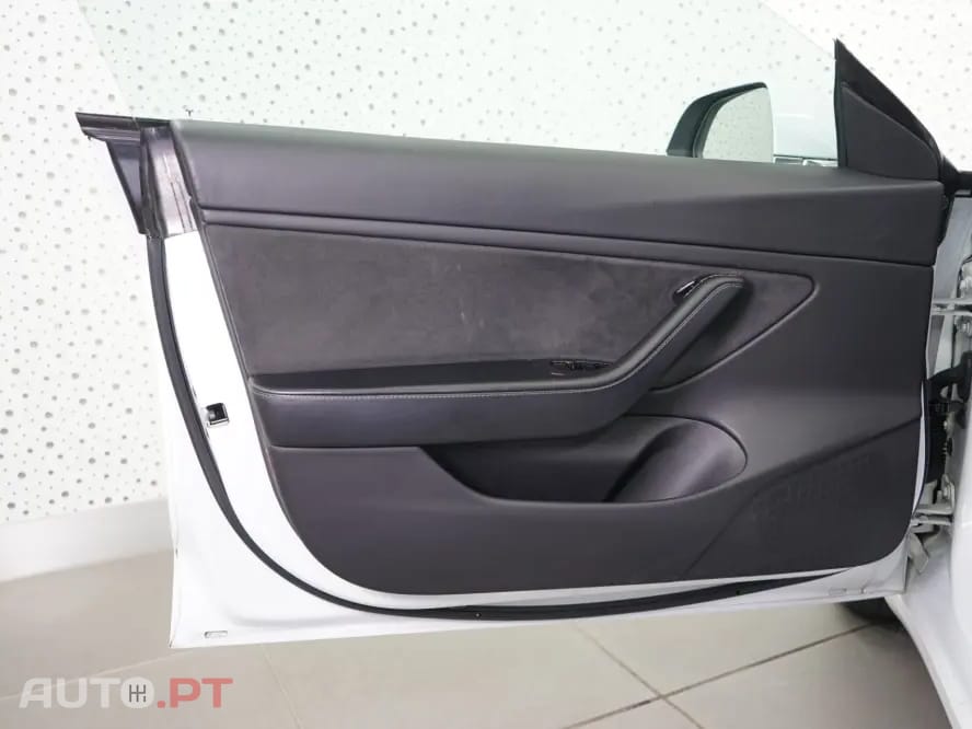 Tesla Model 3 Standard Range Plus RWD