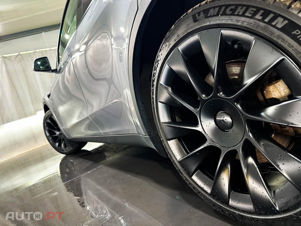 Tesla Model Y Long Range Dual Motor AWD