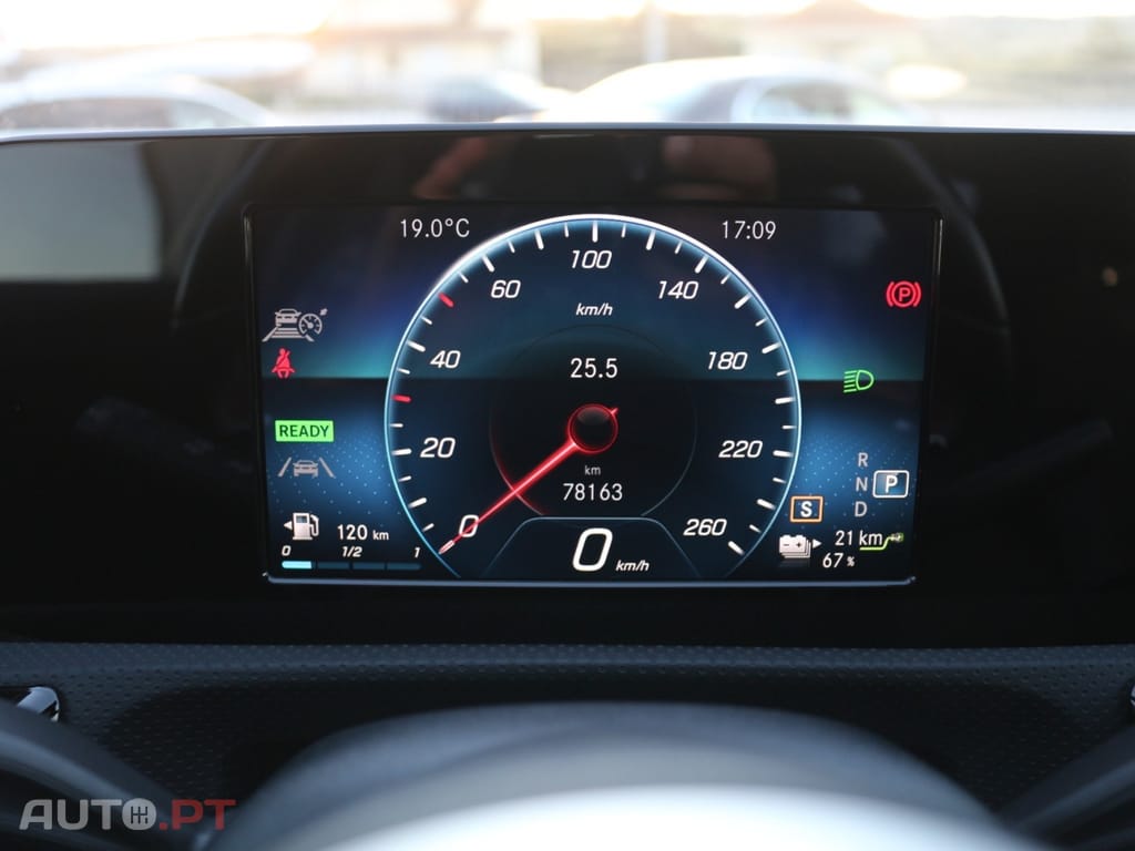 Mercedes-Benz A 250 e AMG Line