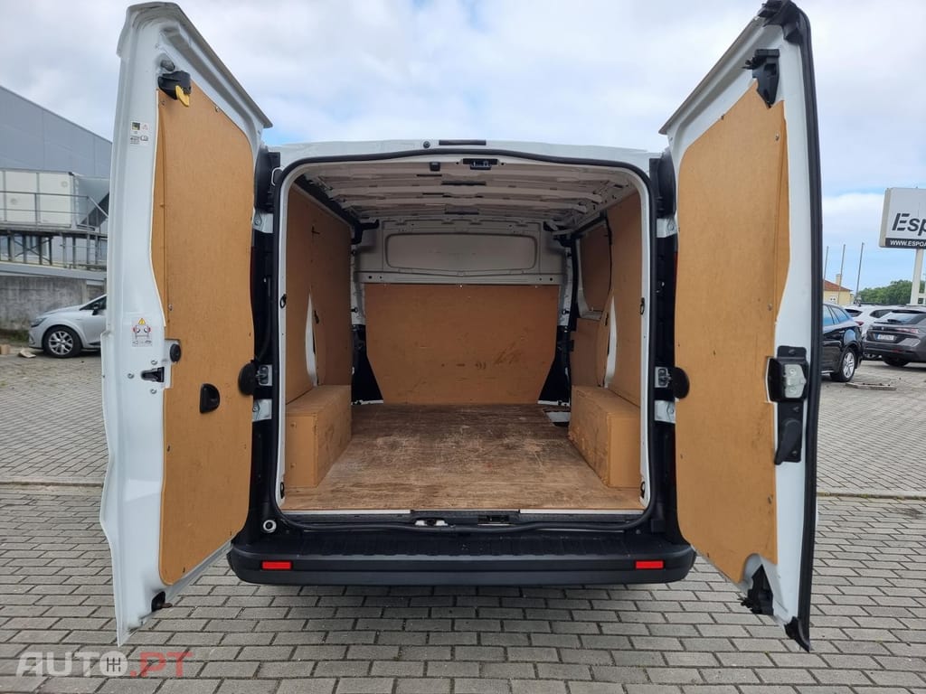 Renault Trafic 2.0 dCi L1H1 - IVA Dedutível