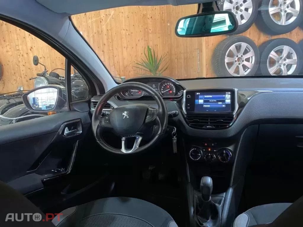 Peugeot 208 1.2 VTi SE Style