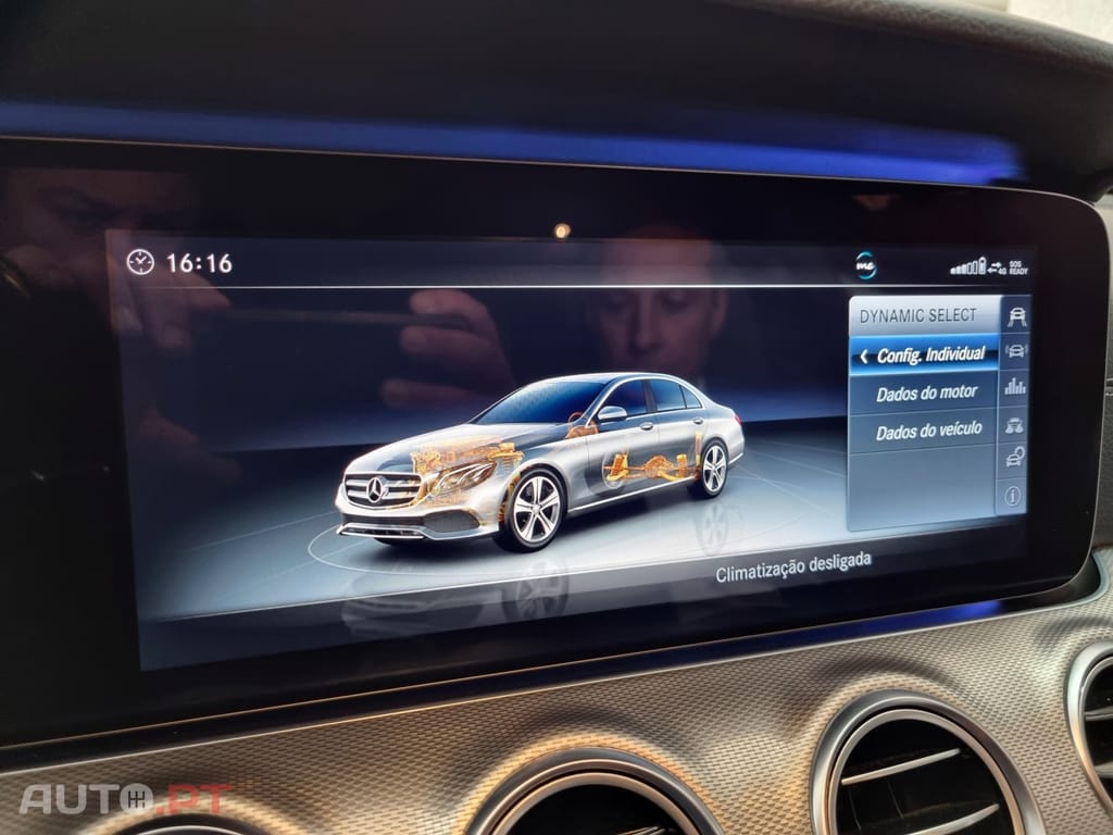 Mercedes-Benz E 220 AMG Line
