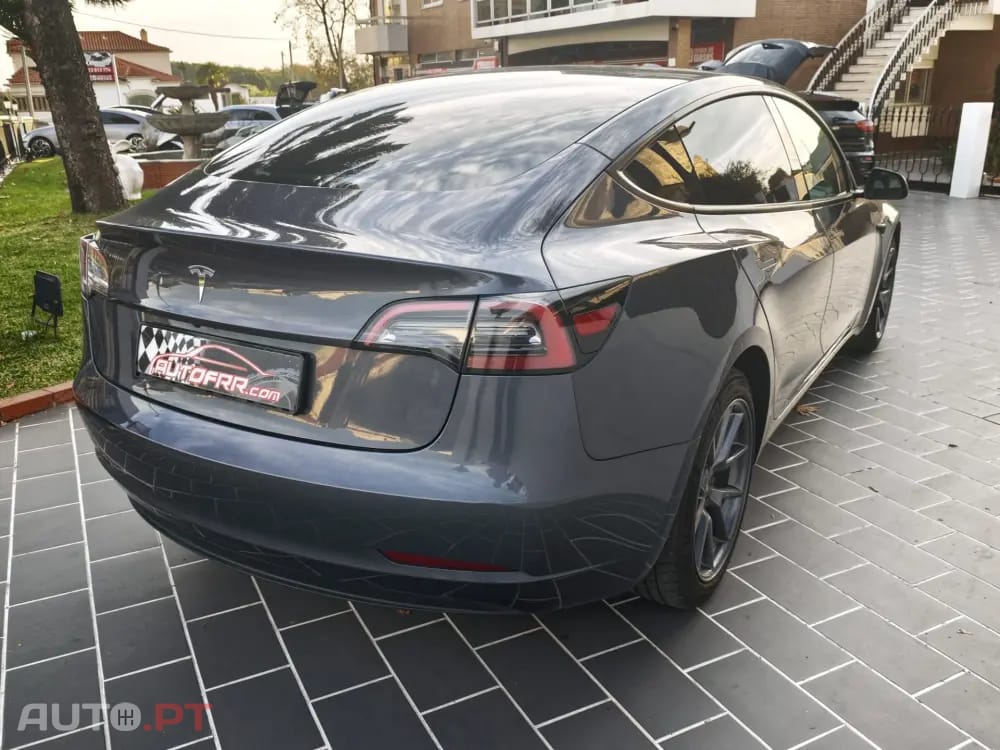 Tesla Model 3 Standard Range Plus RWD