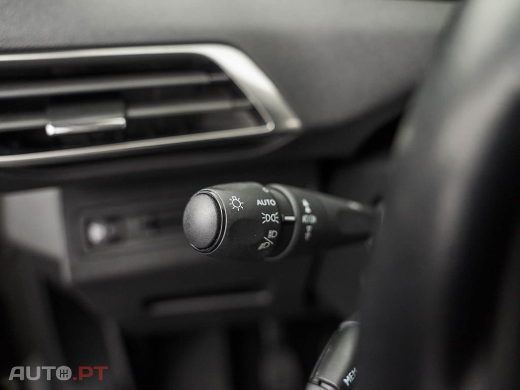 Peugeot 3008 1.5 BlueHDi Active