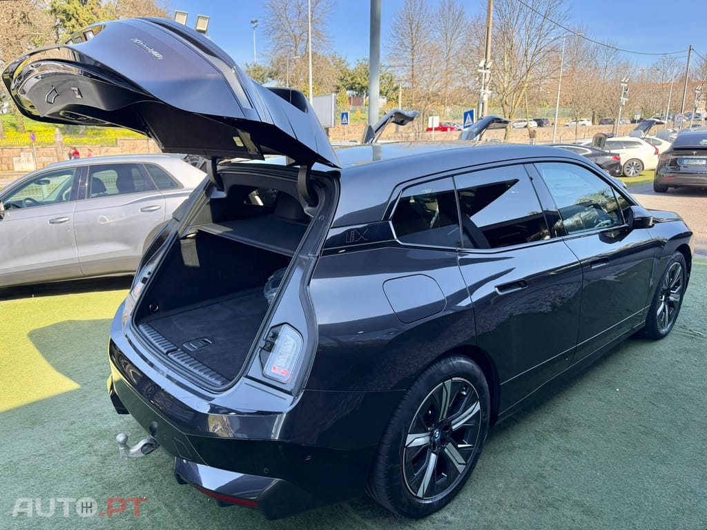 BMW iX xDrive 40 Pack Desportivo