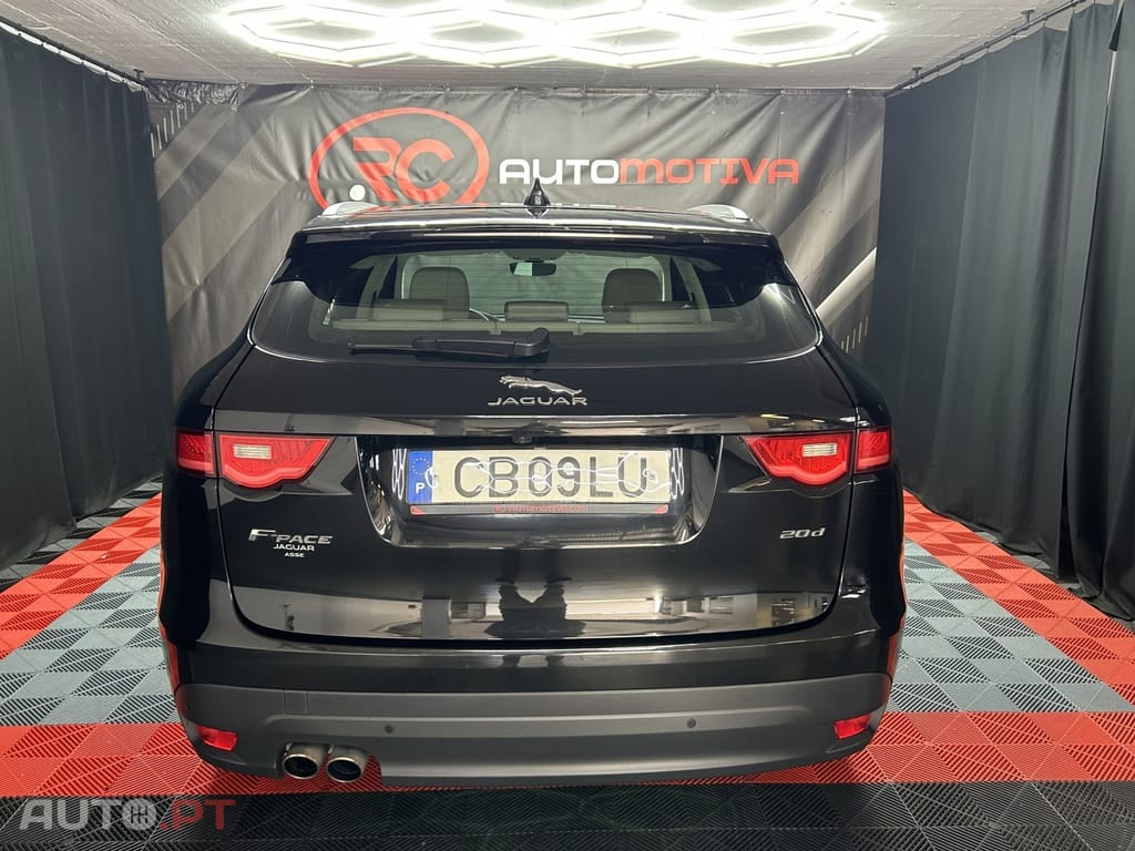 Jaguar F-Pace 2.0 i4D Portfolio Aut.