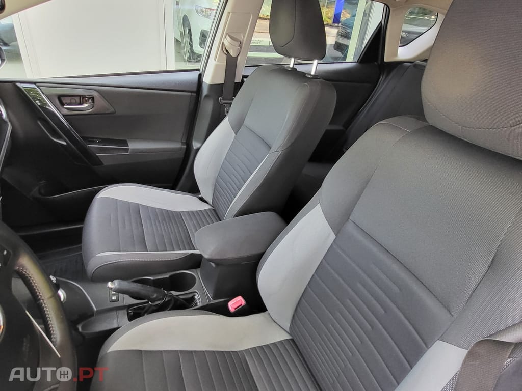 Toyota Auris 1.8 HSD Comfort
