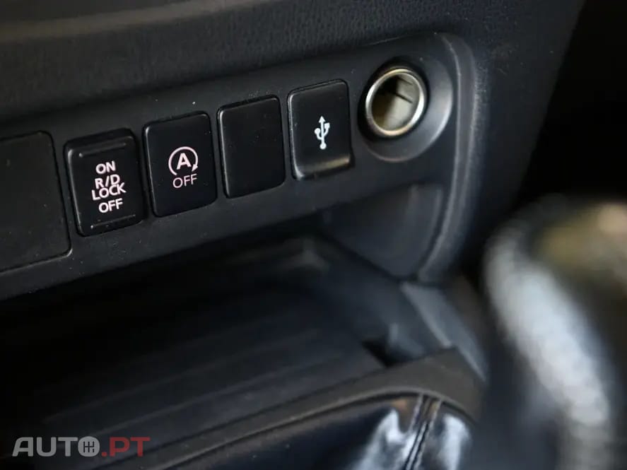 Mitsubishi L200 2.4 DI-D CD Invite 4WD