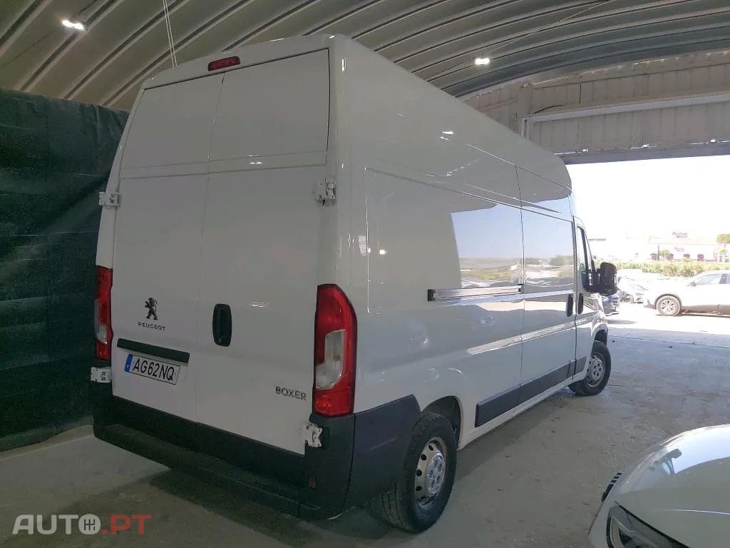Peugeot Boxer 2.2 BlueHDi 335 L3H3 Pro