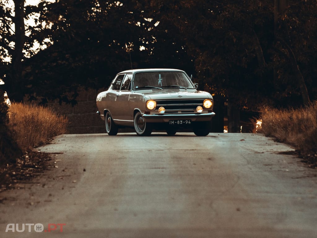 Opel Kadett Sedan 2 door 1.1