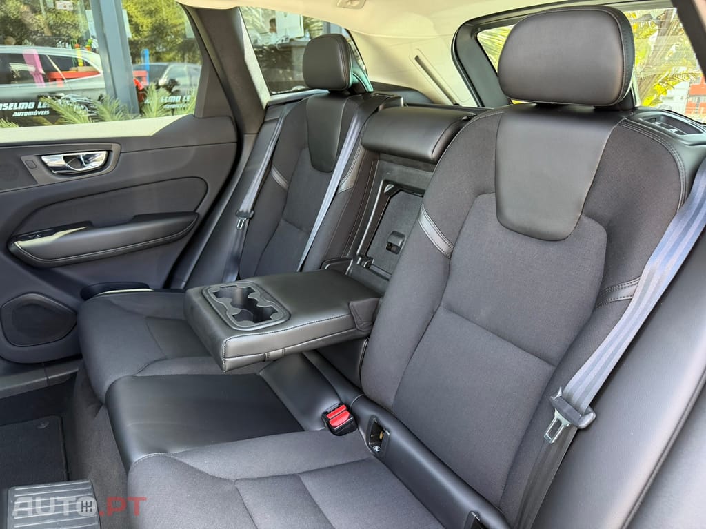 Volvo XC60 2.0 T8 PHEV Momentum Plus AWD
