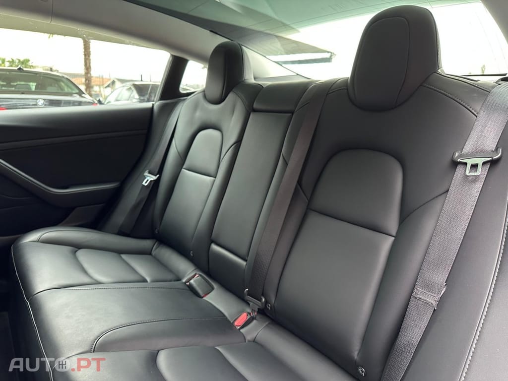 Tesla Model 3 Long-Range RWD