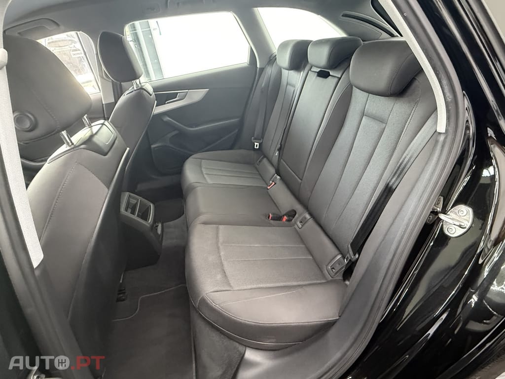 Audi A4 Avant 30 TDI Advanced S tronic — fotografia 16