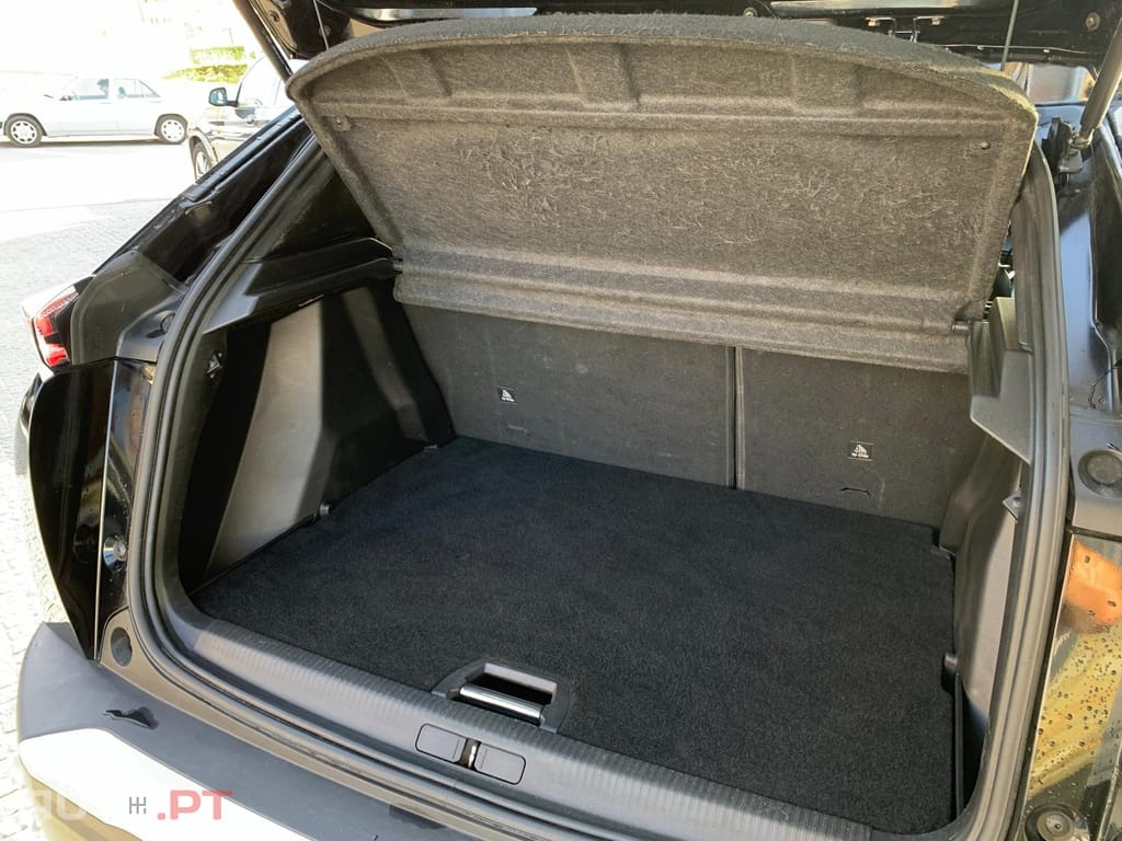 Peugeot 2008 1.5 BlueHDi Allure EAT8