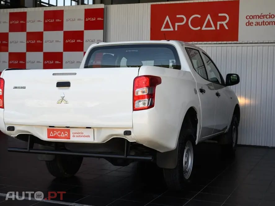 Mitsubishi L200 2.4 DI-D CD Invite 4WD