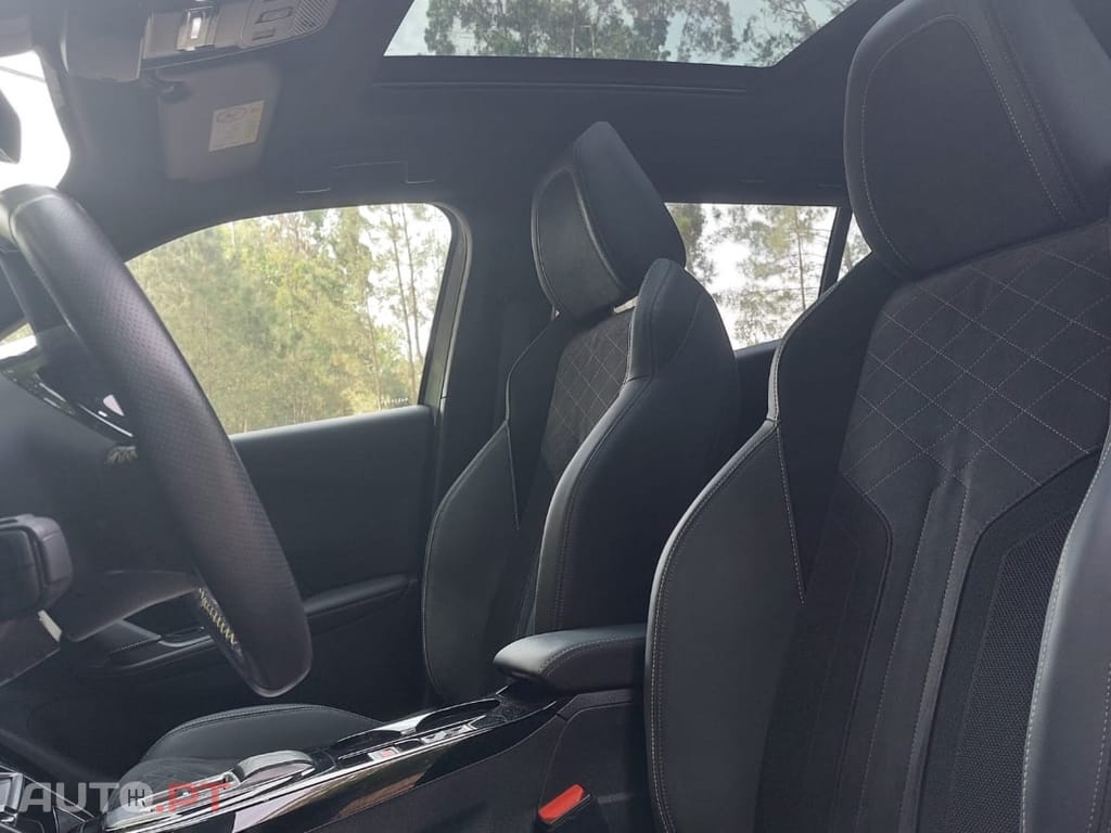 Peugeot E-2008 50 kWh GT Pack