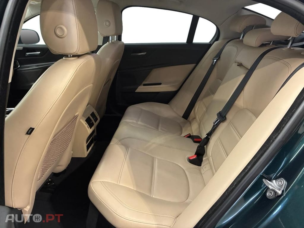 Jaguar XE 2.0 D Pure
