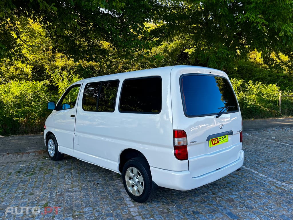 Toyota HiAce 9 Lugares