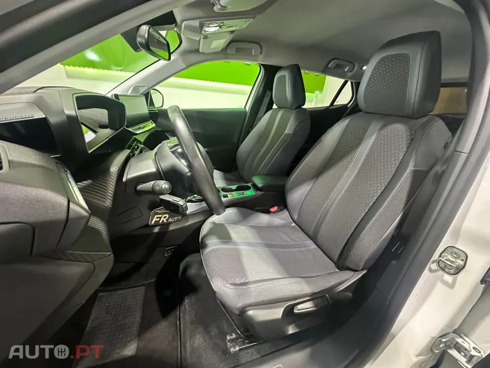 Peugeot E-2008 50 kWh Active Pack