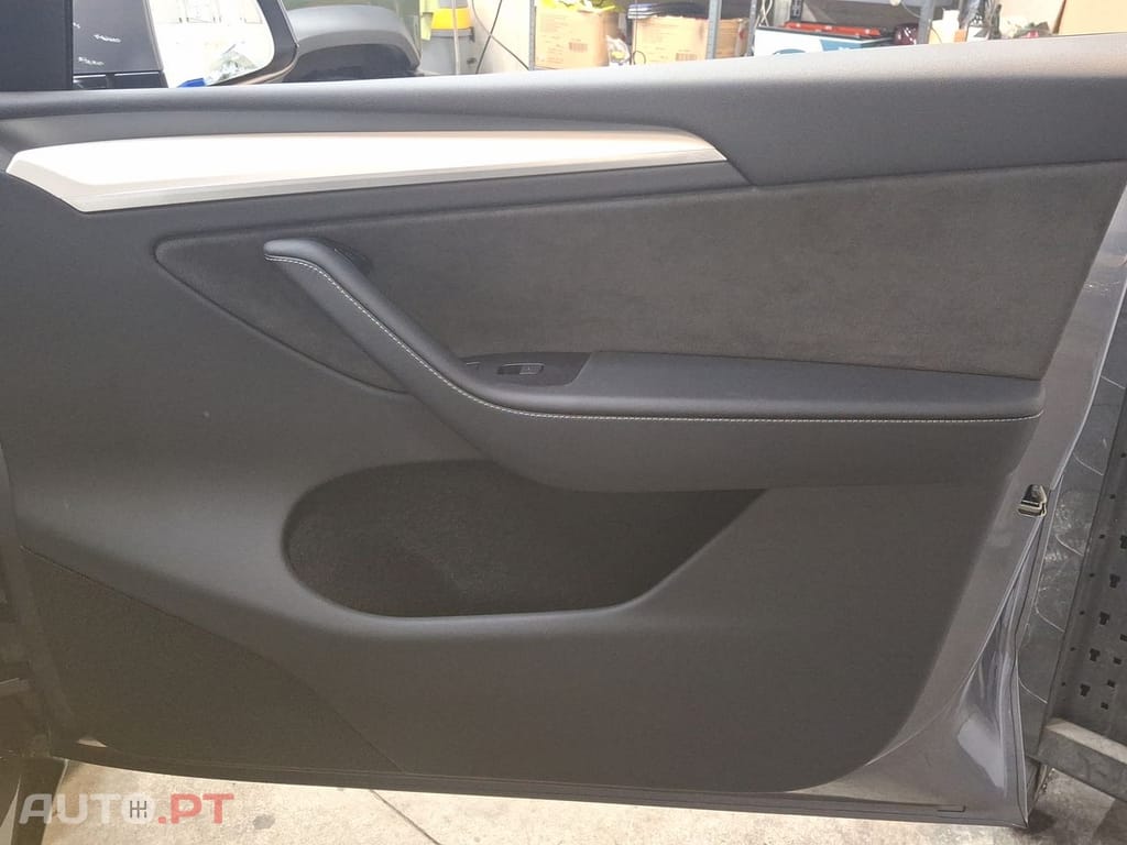 Tesla Model Y Long-Range RWD