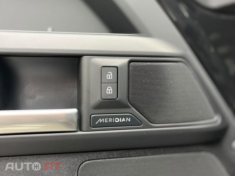 Land Rover Defender 2.0 P300e 110 AWD X-Dynamic SE