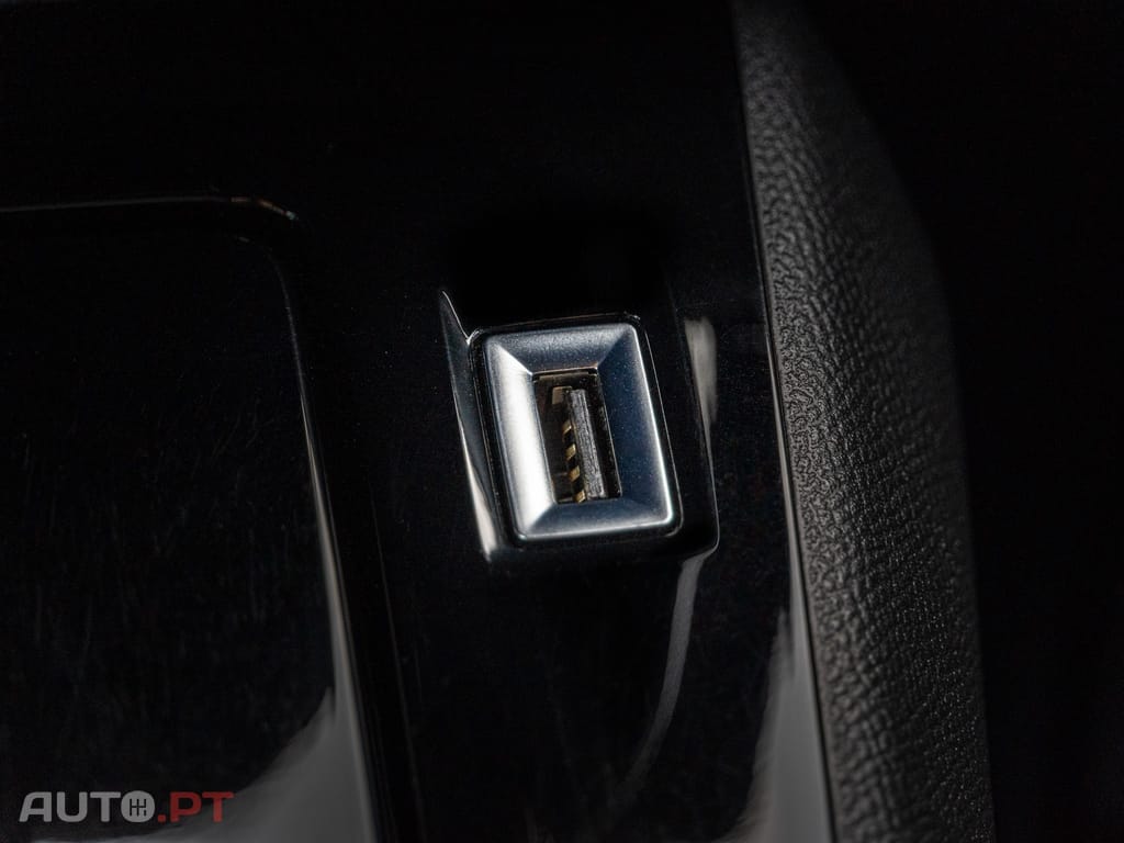 Peugeot E-2008 50 kWh GT