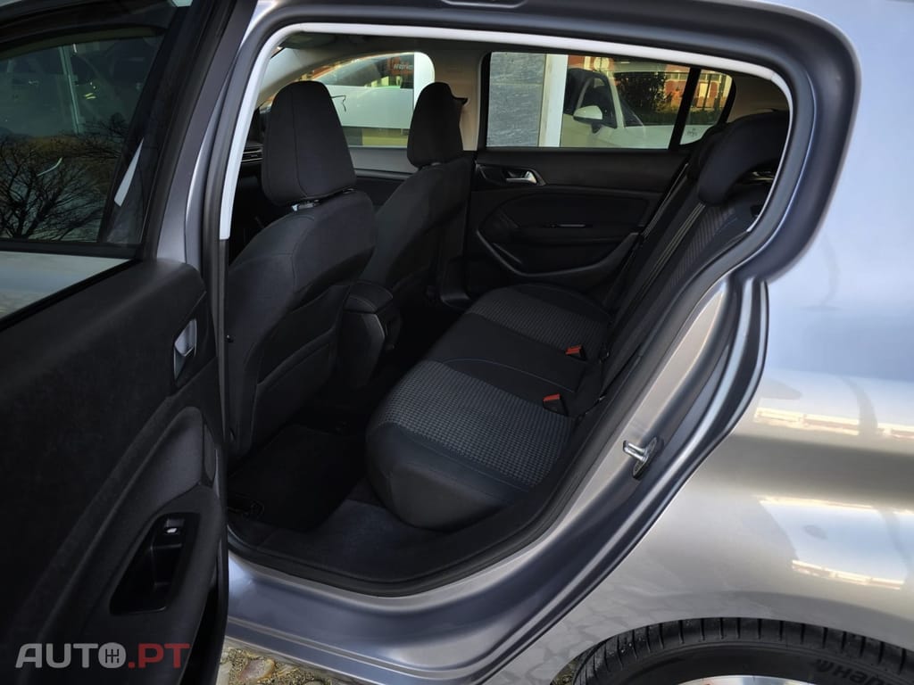 Peugeot 308 1.5 BlueHDi Style J17