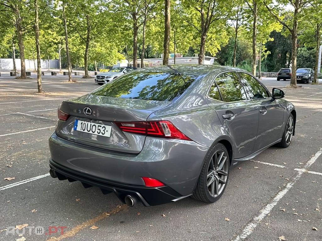 Lexus IS 300 H f sport