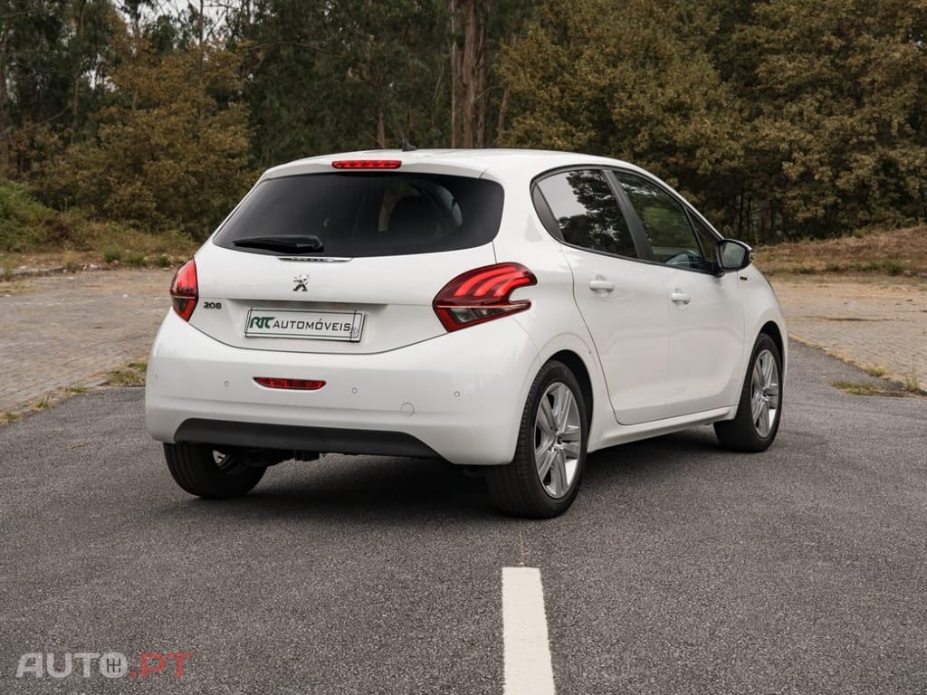 Peugeot 208 1.2 PureTech Signature