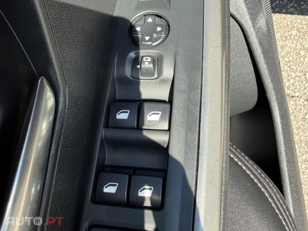 Peugeot 3008 1.2 Hybrid Allure e-DCS6