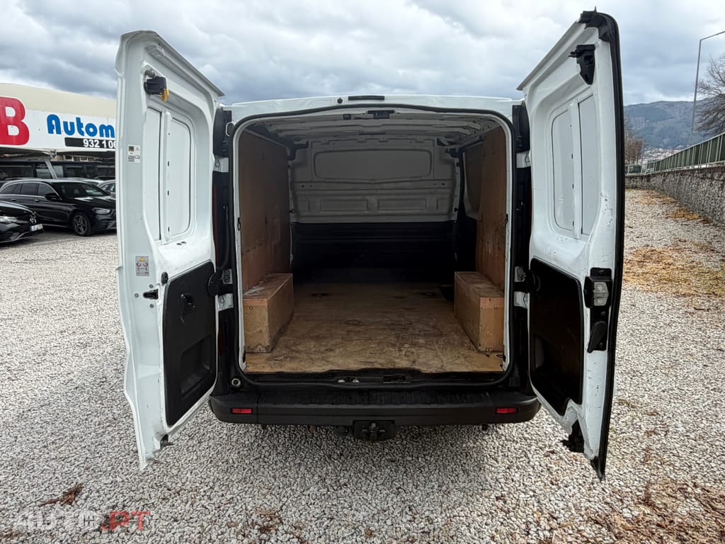 Renault Trafic 1.6 dCI 3LUG c/GPS Iva Dedutível