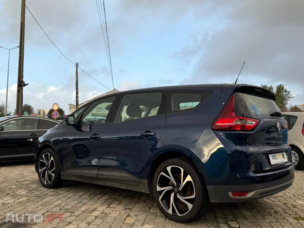 Renault Scénic Outro