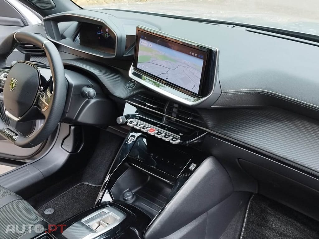 Peugeot E-2008 54 kWh GT