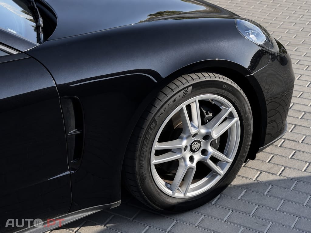 Porsche Panamera 4