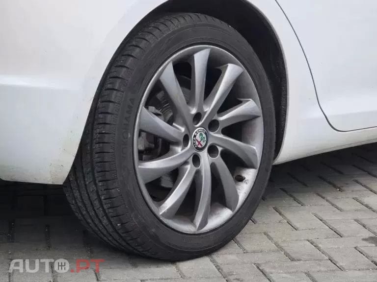 Alfa Romeo Giulietta 1.6 JTDM Sport — fotografia 9